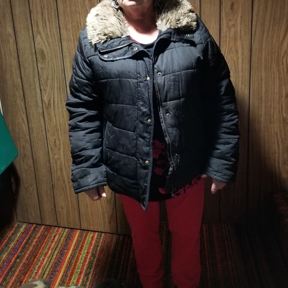 **SOLD ** great condition black puffer coat. Sz XL